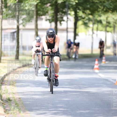 11.08.2024 - GEWOBA Citytriathlon Bremen H.Heesch http://msf.ph/oto/6777444 11.08.2024 11:45:40 Radfahren 822, 826, 867, 871, 873, 875, 936, 994, 1029 meine-sportfotos.de