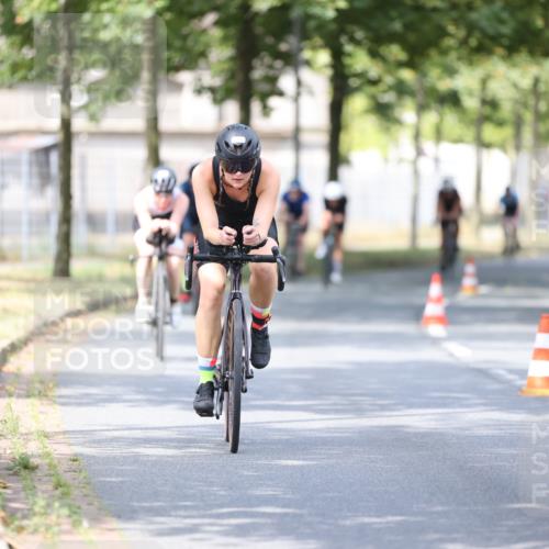 11.08.2024 - GEWOBA Citytriathlon Bremen H.Heesch http://msf.ph/oto/6777453 11.08.2024 11:45:41 Radfahren 822, 826, 867, 871, 873, 875, 936, 994, 1029 meine-sportfotos.de