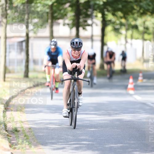 11.08.2024 - GEWOBA Citytriathlon Bremen H.Heesch http://msf.ph/oto/6777459 11.08.2024 11:45:42 Radfahren 822, 826, 867, 871, 873, 875, 936, 994, 1029 meine-sportfotos.de