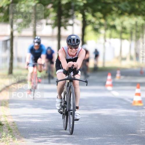 11.08.2024 - GEWOBA Citytriathlon Bremen H.Heesch http://msf.ph/oto/6777476 11.08.2024 11:45:42 Radfahren 822, 826, 867, 871, 873, 875, 936, 994, 1029 meine-sportfotos.de