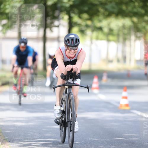 11.08.2024 - GEWOBA Citytriathlon Bremen H.Heesch http://msf.ph/oto/6777487 11.08.2024 11:45:42 Radfahren 822, 826, 867, 871, 873, 875, 936, 994, 1029 meine-sportfotos.de