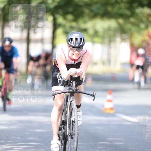 11.08.2024 - GEWOBA Citytriathlon Bremen H.Heesch http://msf.ph/oto/6777497 11.08.2024 11:45:43 Radfahren 822, 826, 867, 871, 873, 875, 936, 994, 1029 meine-sportfotos.de