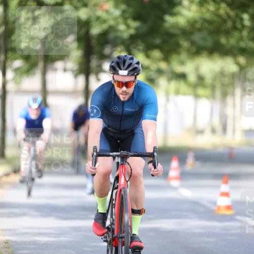11.08.2024 - GEWOBA Citytriathlon Bremen H.Heesch http://msf.ph/oto/6777510 11.08.2024 11:45:44 Radfahren 822, 826, 867, 871, 873, 875, 936, 994, 1029 meine-sportfotos.de