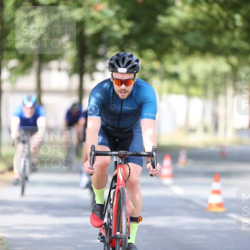 11.08.2024 - GEWOBA Citytriathlon Bremen H.Heesch http://msf.ph/oto/6777513 11.08.2024 11:45:44 Radfahren 822, 826, 867, 871, 873, 875, 936, 994, 1029 meine-sportfotos.de