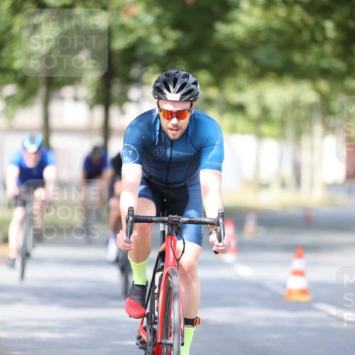 11.08.2024 - GEWOBA Citytriathlon Bremen H.Heesch http://msf.ph/oto/6777517 11.08.2024 11:45:44 Radfahren 822, 826, 867, 871, 873, 875, 936, 994, 1029 meine-sportfotos.de
