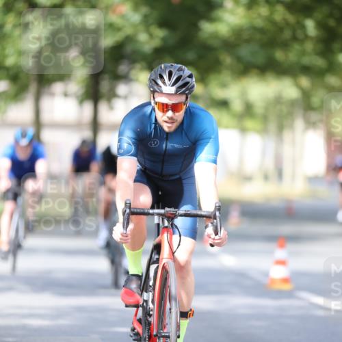 11.08.2024 - GEWOBA Citytriathlon Bremen H.Heesch http://msf.ph/oto/6777520 11.08.2024 11:45:44 Radfahren 822, 826, 867, 871, 873, 875, 936, 994, 1029 meine-sportfotos.de