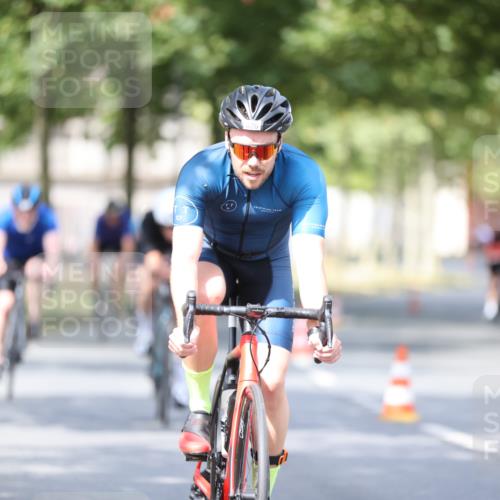 11.08.2024 - GEWOBA Citytriathlon Bremen H.Heesch http://msf.ph/oto/6777524 11.08.2024 11:45:44 Radfahren 822, 826, 867, 871, 873, 875, 936, 994, 1029 meine-sportfotos.de