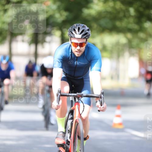 11.08.2024 - GEWOBA Citytriathlon Bremen H.Heesch http://msf.ph/oto/6777527 11.08.2024 11:45:44 Radfahren 822, 826, 867, 871, 873, 875, 936, 994, 1029 meine-sportfotos.de
