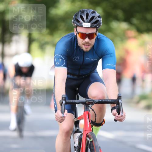 11.08.2024 - GEWOBA Citytriathlon Bremen H.Heesch http://msf.ph/oto/6777543 11.08.2024 11:45:44 Radfahren 822, 826, 867, 871, 873, 875, 936, 994, 1029 meine-sportfotos.de