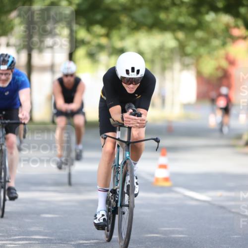 11.08.2024 - GEWOBA Citytriathlon Bremen H.Heesch http://msf.ph/oto/6777549 11.08.2024 11:45:45 Radfahren 822, 826, 867, 871, 873, 875, 936, 994, 1029 meine-sportfotos.de