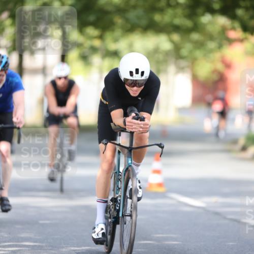 11.08.2024 - GEWOBA Citytriathlon Bremen H.Heesch http://msf.ph/oto/6777551 11.08.2024 11:45:45 Radfahren 822, 826, 867, 871, 873, 875, 936, 994, 1029 meine-sportfotos.de