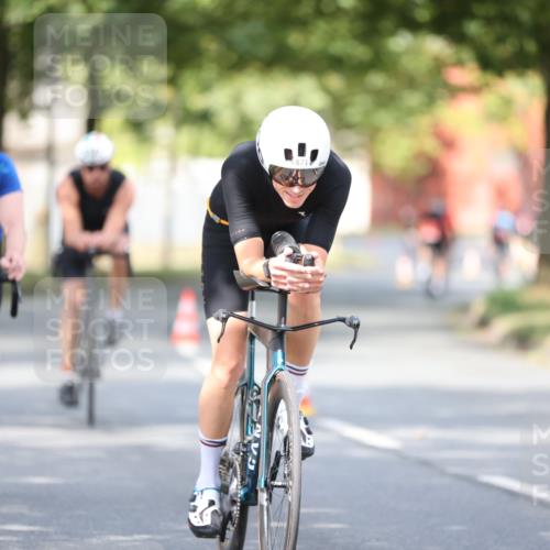 11.08.2024 - GEWOBA Citytriathlon Bremen H.Heesch http://msf.ph/oto/6777556 11.08.2024 11:45:45 Radfahren 822, 826, 867, 871, 873, 875, 936, 994, 1029 meine-sportfotos.de