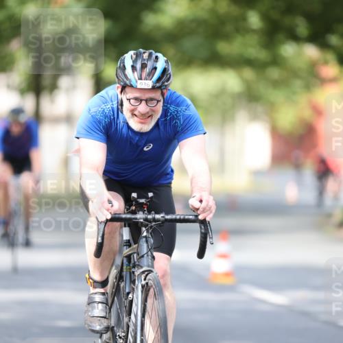 11.08.2024 - GEWOBA Citytriathlon Bremen H.Heesch http://msf.ph/oto/6777565 11.08.2024 11:45:46 Radfahren 822, 826, 867, 871, 873, 875, 936, 994, 1029 meine-sportfotos.de