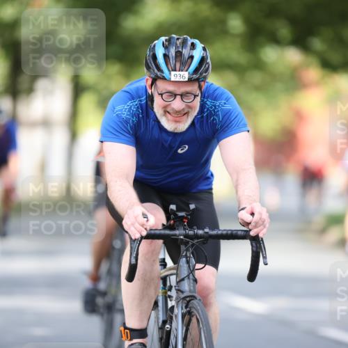 11.08.2024 - GEWOBA Citytriathlon Bremen H.Heesch http://msf.ph/oto/6777574 11.08.2024 11:45:46 Radfahren 822, 826, 867, 871, 873, 875, 936, 994, 1029 meine-sportfotos.de