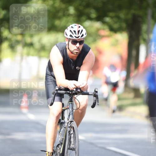 11.08.2024 - GEWOBA Citytriathlon Bremen H.Heesch http://msf.ph/oto/6777580 11.08.2024 11:45:46 Radfahren 822, 826, 867, 871, 873, 875, 936, 994, 1029 meine-sportfotos.de