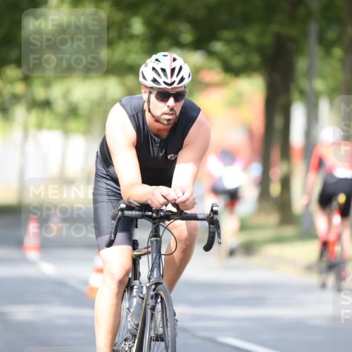11.08.2024 - GEWOBA Citytriathlon Bremen H.Heesch http://msf.ph/oto/6777582 11.08.2024 11:45:47 Radfahren 822, 826, 867, 871, 873, 875, 936, 994, 1029 meine-sportfotos.de