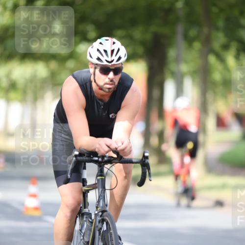 11.08.2024 - GEWOBA Citytriathlon Bremen H.Heesch http://msf.ph/oto/6777588 11.08.2024 11:45:47 Radfahren 822, 826, 867, 871, 873, 875, 936, 994, 1029 meine-sportfotos.de