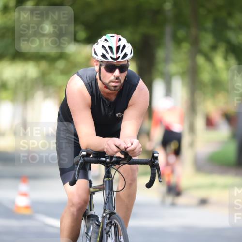 11.08.2024 - GEWOBA Citytriathlon Bremen H.Heesch http://msf.ph/oto/6777590 11.08.2024 11:45:47 Radfahren 822, 826, 867, 871, 873, 875, 936, 994, 1029 meine-sportfotos.de