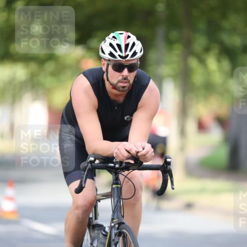 11.08.2024 - GEWOBA Citytriathlon Bremen H.Heesch http://msf.ph/oto/6777593 11.08.2024 11:45:47 Radfahren 822, 826, 867, 871, 873, 875, 936, 994, 1029 meine-sportfotos.de