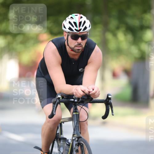 11.08.2024 - GEWOBA Citytriathlon Bremen H.Heesch http://msf.ph/oto/6777596 11.08.2024 11:45:47 Radfahren 822, 826, 867, 871, 873, 875, 936, 994, 1029 meine-sportfotos.de