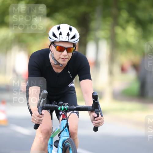 11.08.2024 - GEWOBA Citytriathlon Bremen H.Heesch http://msf.ph/oto/6777676 11.08.2024 11:45:59 Radfahren 755, 775, 845, 853, 867, 871, 873, 875, 954 meine-sportfotos.de