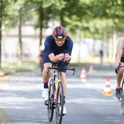 11.08.2024 - GEWOBA Citytriathlon Bremen H.Heesch http://msf.ph/oto/6777683 11.08.2024 11:46:01 Radfahren 755, 775, 806, 845, 853, 873, 954, 962 meine-sportfotos.de