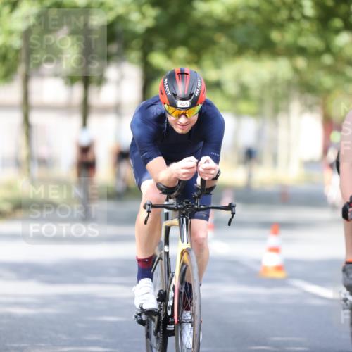 11.08.2024 - GEWOBA Citytriathlon Bremen H.Heesch http://msf.ph/oto/6777693 11.08.2024 11:46:01 Radfahren 755, 775, 806, 845, 853, 873, 954, 962 meine-sportfotos.de