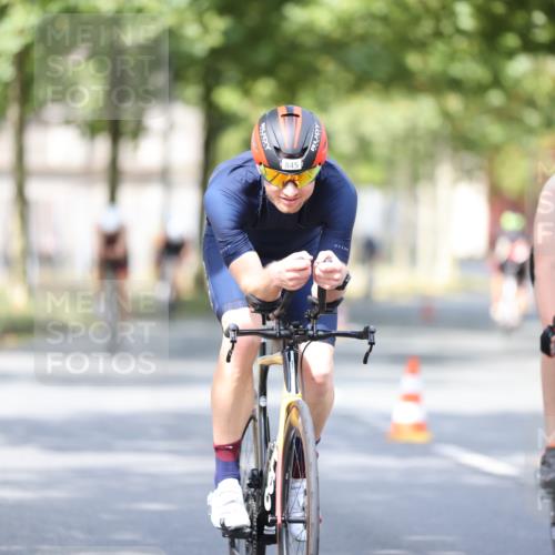 11.08.2024 - GEWOBA Citytriathlon Bremen H.Heesch http://msf.ph/oto/6777696 11.08.2024 11:46:01 Radfahren 755, 775, 806, 845, 853, 873, 954, 962 meine-sportfotos.de