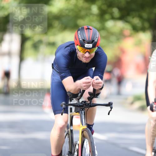 11.08.2024 - GEWOBA Citytriathlon Bremen H.Heesch http://msf.ph/oto/6777710 11.08.2024 11:46:01 Radfahren 755, 775, 806, 845, 853, 873, 954, 962 meine-sportfotos.de