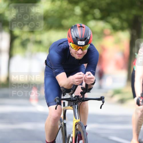 11.08.2024 - GEWOBA Citytriathlon Bremen H.Heesch http://msf.ph/oto/6777713 11.08.2024 11:46:01 Radfahren 755, 775, 806, 845, 853, 873, 954, 962 meine-sportfotos.de