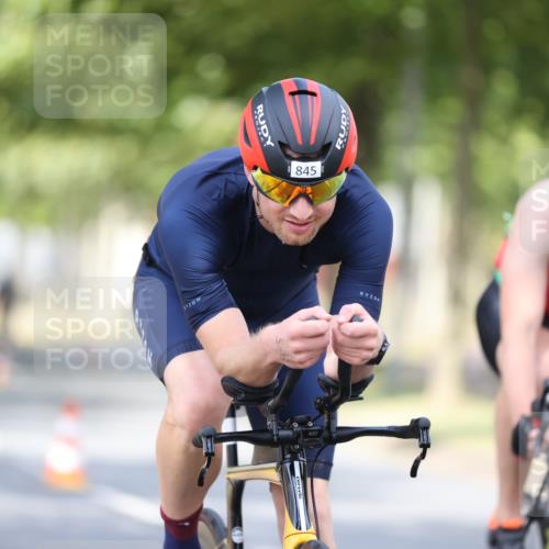 11.08.2024 - GEWOBA Citytriathlon Bremen H.Heesch http://msf.ph/oto/6777725 11.08.2024 11:46:02 Radfahren 755, 775, 806, 845, 853, 954, 962 meine-sportfotos.de