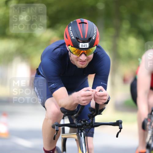 11.08.2024 - GEWOBA Citytriathlon Bremen H.Heesch http://msf.ph/oto/6777728 11.08.2024 11:46:02 Radfahren 755, 775, 806, 845, 853, 954, 962 meine-sportfotos.de
