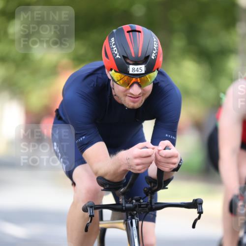 11.08.2024 - GEWOBA Citytriathlon Bremen H.Heesch http://msf.ph/oto/6777731 11.08.2024 11:46:02 Radfahren 755, 775, 806, 845, 853, 954, 962 meine-sportfotos.de