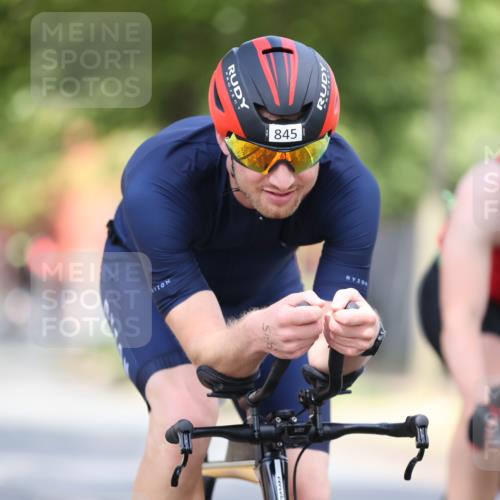 11.08.2024 - GEWOBA Citytriathlon Bremen H.Heesch http://msf.ph/oto/6777733 11.08.2024 11:46:02 Radfahren 755, 775, 806, 845, 853, 954, 962 meine-sportfotos.de