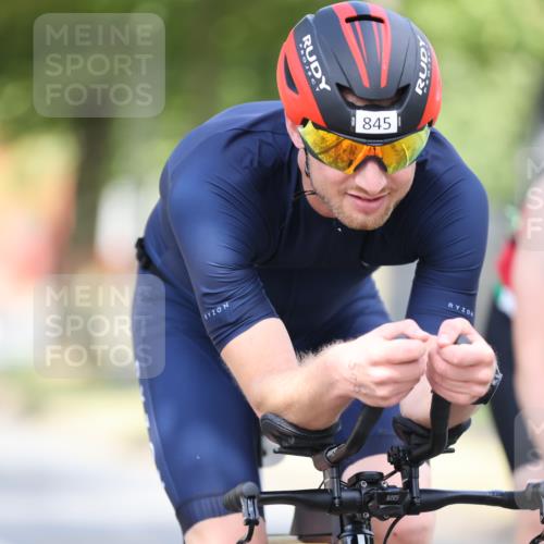 11.08.2024 - GEWOBA Citytriathlon Bremen H.Heesch http://msf.ph/oto/6777739 11.08.2024 11:46:02 Radfahren 755, 775, 806, 845, 853, 954, 962 meine-sportfotos.de