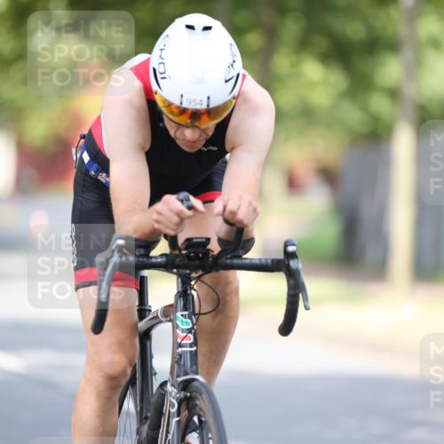 11.08.2024 - GEWOBA Citytriathlon Bremen H.Heesch http://msf.ph/oto/6777793 11.08.2024 11:46:05 Radfahren 755, 775, 806, 845, 853, 954, 962 meine-sportfotos.de