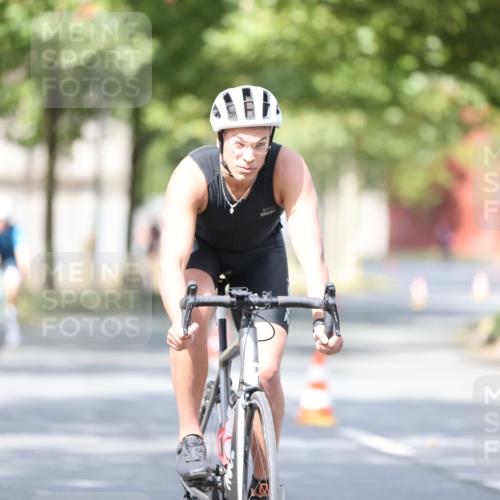 11.08.2024 - GEWOBA Citytriathlon Bremen H.Heesch http://msf.ph/oto/6777809 11.08.2024 11:46:06 Radfahren 755, 775, 806, 845, 853, 954, 962 meine-sportfotos.de