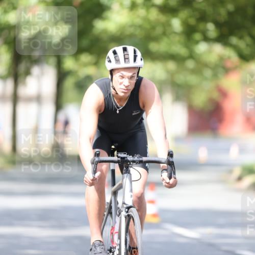 11.08.2024 - GEWOBA Citytriathlon Bremen H.Heesch http://msf.ph/oto/6777810 11.08.2024 11:46:06 Radfahren 755, 775, 806, 845, 853, 954, 962 meine-sportfotos.de