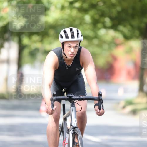 11.08.2024 - GEWOBA Citytriathlon Bremen H.Heesch http://msf.ph/oto/6777816 11.08.2024 11:46:07 Radfahren 755, 775, 806, 845, 853, 954, 962 meine-sportfotos.de