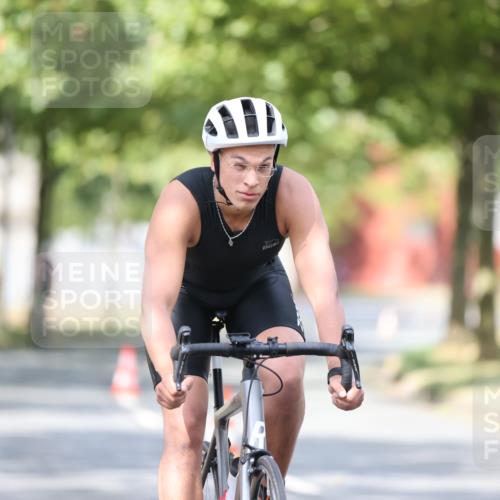 11.08.2024 - GEWOBA Citytriathlon Bremen H.Heesch http://msf.ph/oto/6777819 11.08.2024 11:46:07 Radfahren 755, 775, 806, 845, 853, 954, 962 meine-sportfotos.de