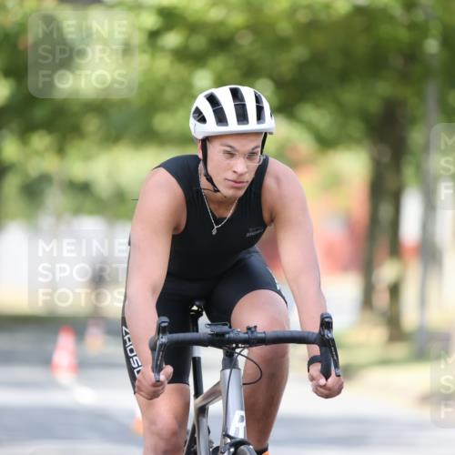 11.08.2024 - GEWOBA Citytriathlon Bremen H.Heesch http://msf.ph/oto/6777825 11.08.2024 11:46:07 Radfahren 755, 775, 806, 845, 853, 954, 962 meine-sportfotos.de