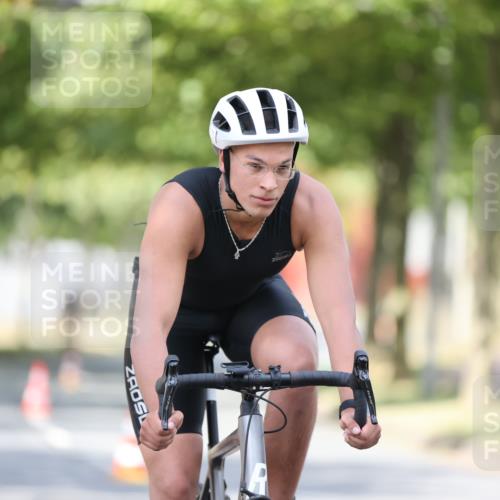 11.08.2024 - GEWOBA Citytriathlon Bremen H.Heesch http://msf.ph/oto/6777827 11.08.2024 11:46:07 Radfahren 755, 775, 806, 845, 853, 954, 962 meine-sportfotos.de