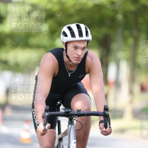 11.08.2024 - GEWOBA Citytriathlon Bremen H.Heesch http://msf.ph/oto/6777830 11.08.2024 11:46:07 Radfahren 755, 775, 806, 845, 853, 954, 962 meine-sportfotos.de