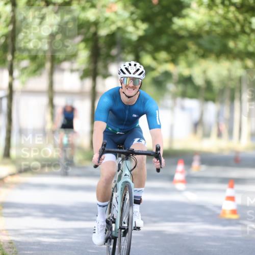 11.08.2024 - GEWOBA Citytriathlon Bremen H.Heesch http://msf.ph/oto/6777857 11.08.2024 11:46:09 Radfahren 755, 775, 806, 845, 853, 954, 962 meine-sportfotos.de