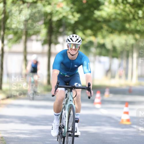 11.08.2024 - GEWOBA Citytriathlon Bremen H.Heesch http://msf.ph/oto/6777860 11.08.2024 11:46:09 Radfahren 755, 775, 806, 845, 853, 954, 962 meine-sportfotos.de