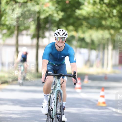 11.08.2024 - GEWOBA Citytriathlon Bremen H.Heesch http://msf.ph/oto/6777863 11.08.2024 11:46:09 Radfahren 755, 775, 806, 845, 853, 954, 962 meine-sportfotos.de