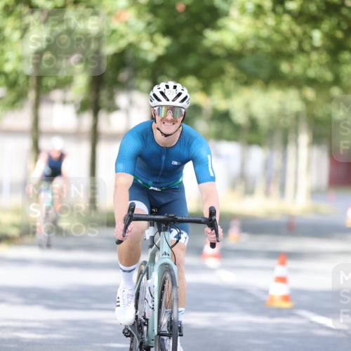 11.08.2024 - GEWOBA Citytriathlon Bremen H.Heesch http://msf.ph/oto/6777865 11.08.2024 11:46:09 Radfahren 755, 775, 806, 845, 853, 954, 962 meine-sportfotos.de
