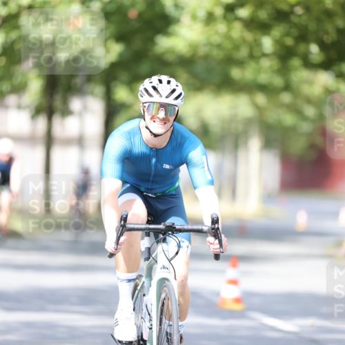 11.08.2024 - GEWOBA Citytriathlon Bremen H.Heesch http://msf.ph/oto/6777876 11.08.2024 11:46:10 Radfahren 755, 775, 806, 845, 853, 954, 962 meine-sportfotos.de