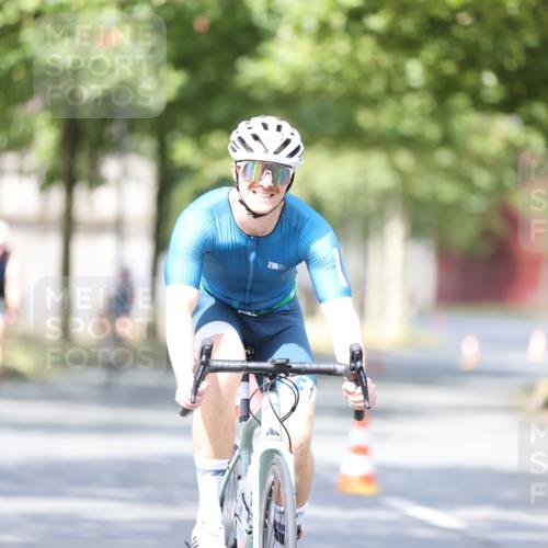 11.08.2024 - GEWOBA Citytriathlon Bremen H.Heesch http://msf.ph/oto/6777879 11.08.2024 11:46:10 Radfahren 755, 775, 806, 845, 853, 954, 962 meine-sportfotos.de