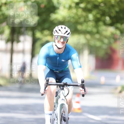 11.08.2024 - GEWOBA Citytriathlon Bremen H.Heesch http://msf.ph/oto/6777882 11.08.2024 11:46:10 Radfahren 755, 775, 806, 845, 853, 954, 962 meine-sportfotos.de
